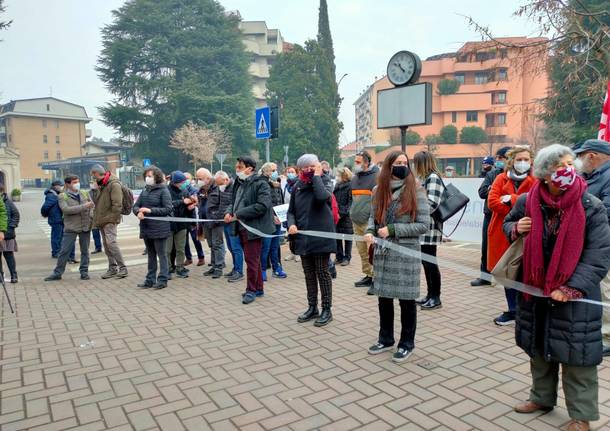 In piazza per difendere l'ospedale di Saronno