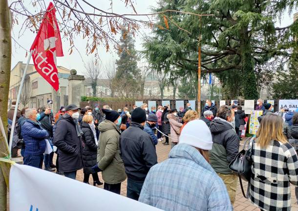 In piazza per difendere l'ospedale di Saronno