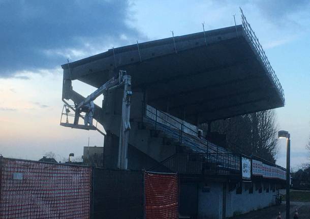 lavori al campo sportivo venegoni-marazzini di parabiago