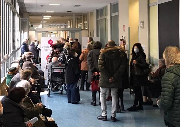 Vaccinazione: primo giorno della fase 1ter. Centenari in coda