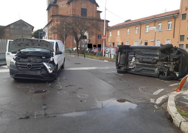 Vigili del Fuoco Legnano - incidente in via Boccaccio a Cerro Maggiore 