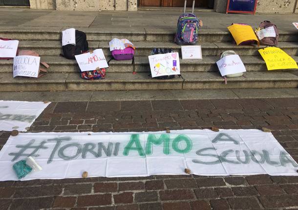 Anche a Saronno genitori e studenti in piazza contro la Dad