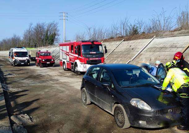 Auto nel canale Villoresi - falso allarme