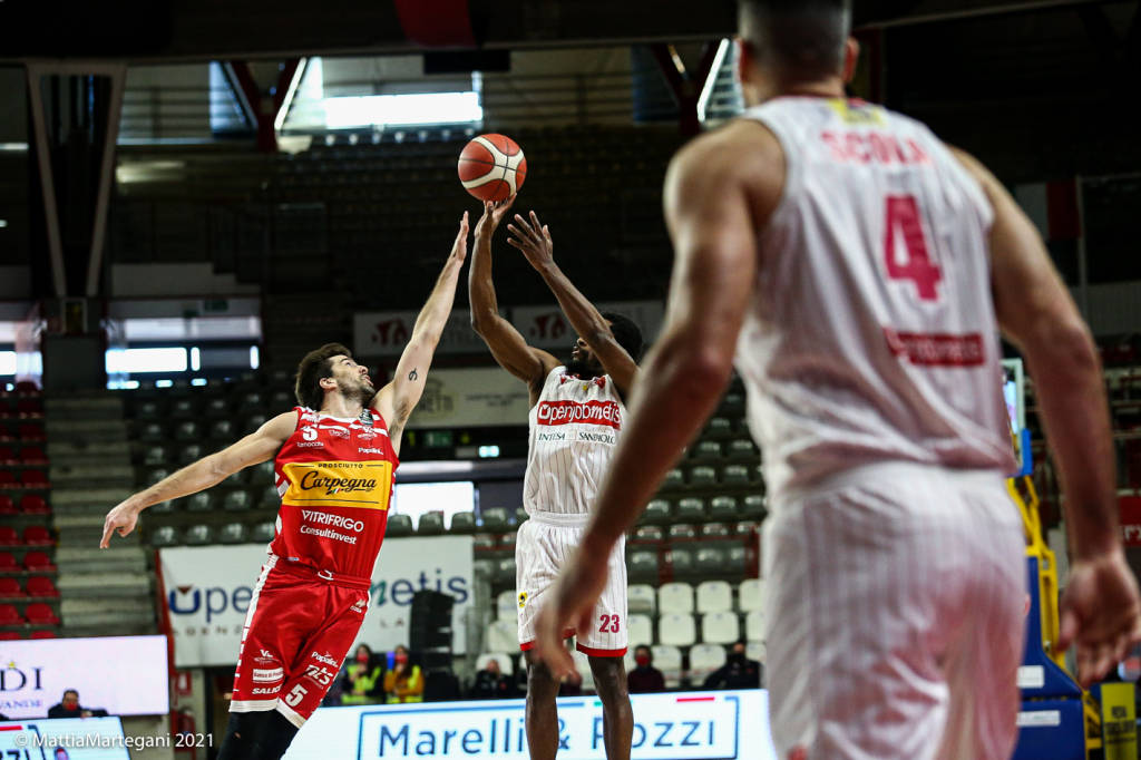 Openjobmetis Varese - Carpegna Prosciutto Pesaro 81-68