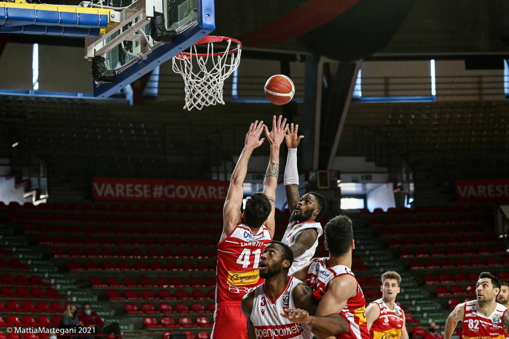 Openjobmetis Varese - Carpegna Prosciutto Pesaro 81-68
