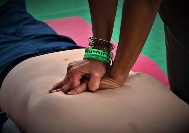 La campagna per i defibrillatori della Croce rossa di Luino