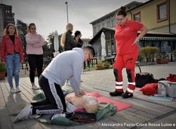 La campagna per i defibrillatori della Croce rossa di Luino