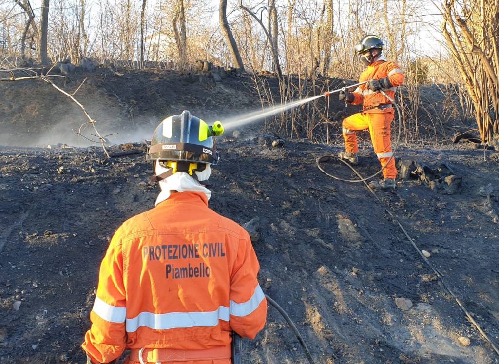 Incendio nei boschi di Marchirolo