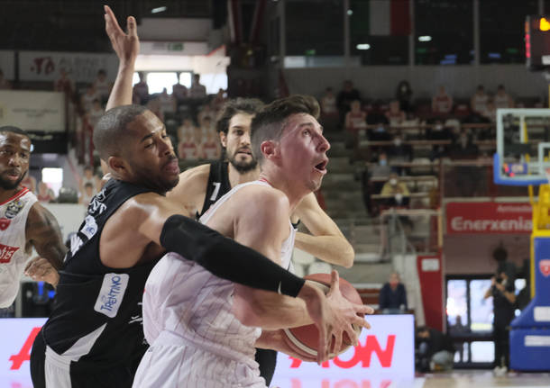 Openjobmetis Varese - Dolomiti Energia Trento 88-70