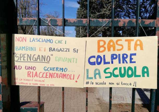 Flash mob davanti alle scuole Alighieri a Rescaldina