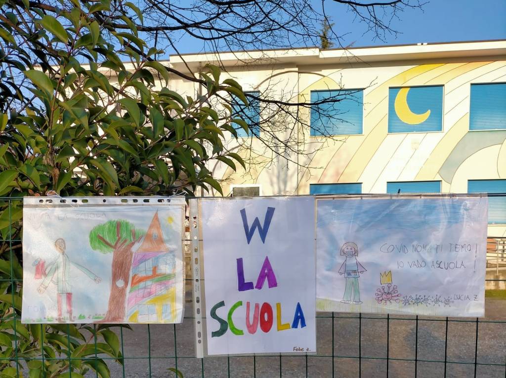 GiùLeManiDallaScuola
