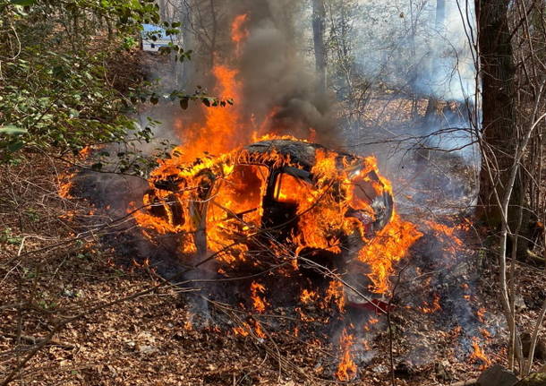 incendio renault clio rally dei laghi 2021