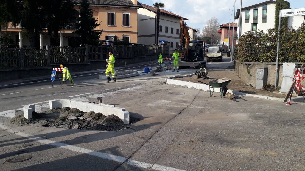 L'isola salva pedoni a Bizzozero