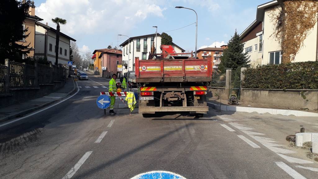 L'isola salva pedoni a Bizzozero