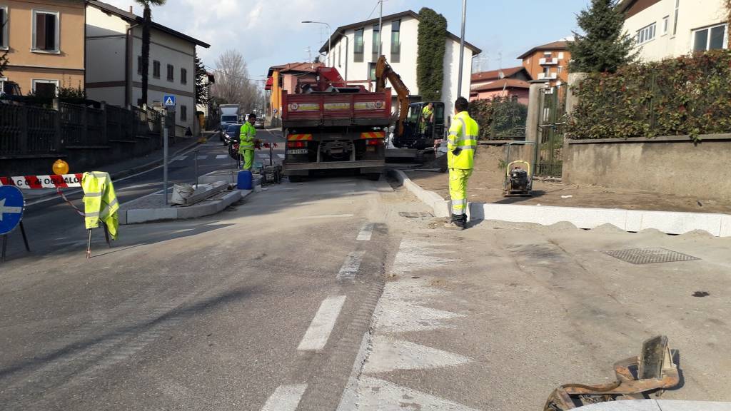 L'isola salva pedoni a Bizzozero