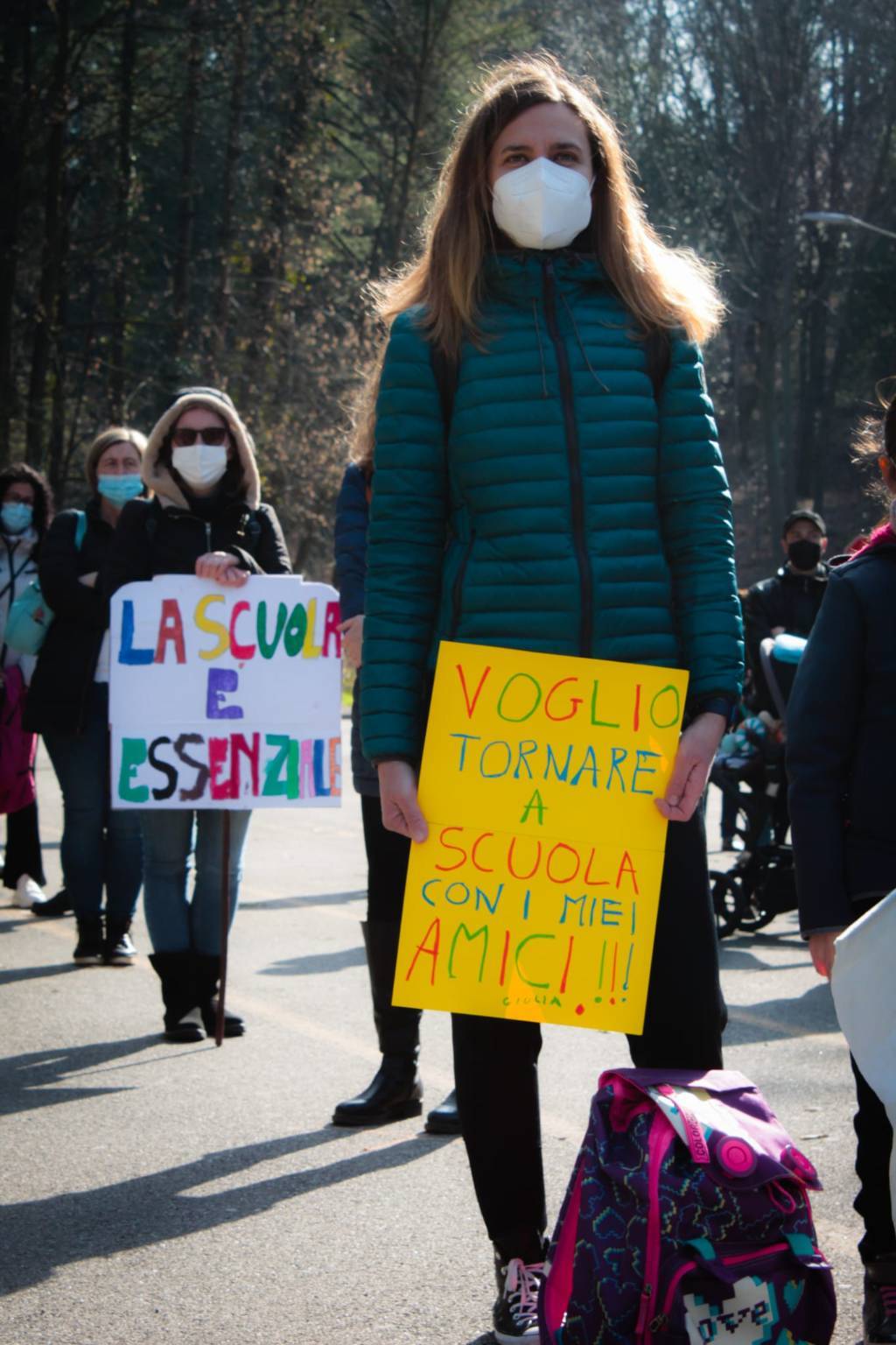 La manifestazione per la riapertura della scuola a Tradate