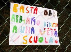 La manifestazione per la riapertura della scuola a Tradate