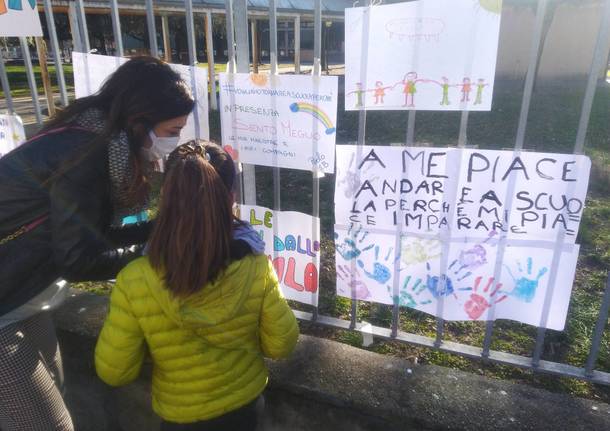 Manifestazione primarie comitato genitori San Vittore olona 