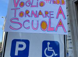 manifestazione scuola in presenza busto arsizio