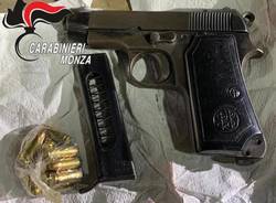 Nova Milanese, droga e pistole nascoste in casa