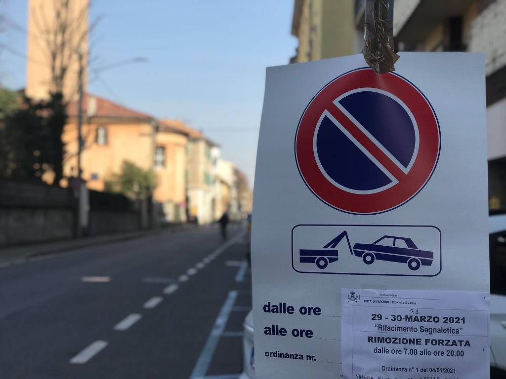 Nuova segnaletica, divieto di sosta in piazza Cadorna a Saronno