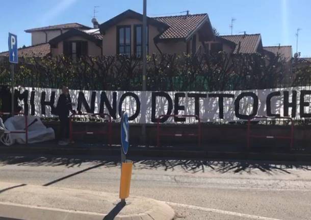 Striscioni per Gaia, ricoverata in ospedale