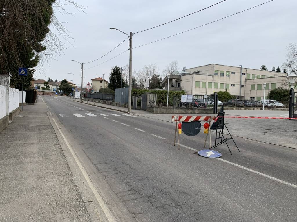 Perdita di idrocarburi in via Carnia. Altro giorno di chiusure e di traffico 