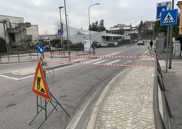 Perdita di idrocarburi in via Carnia. Altro giorno di chiusure e di traffico 