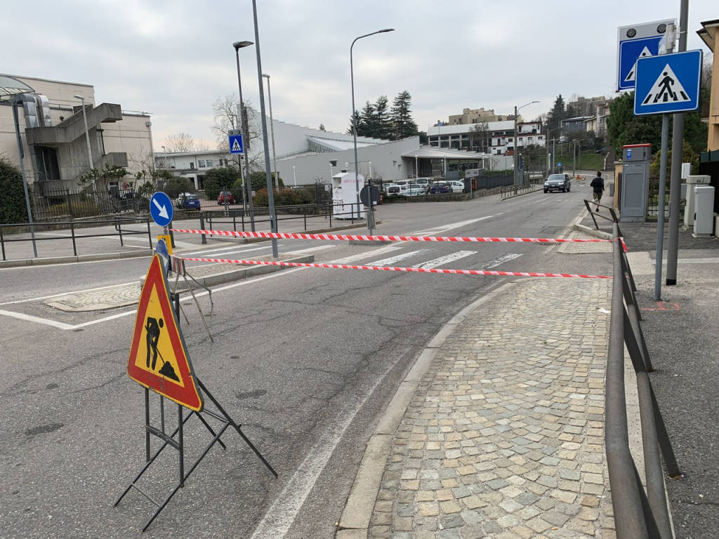 Perdita di idrocarburi in via Carnia. Altro giorno di chiusure e di traffico 