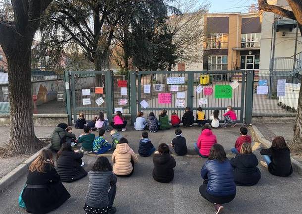 Protesta dei genitori a Rho