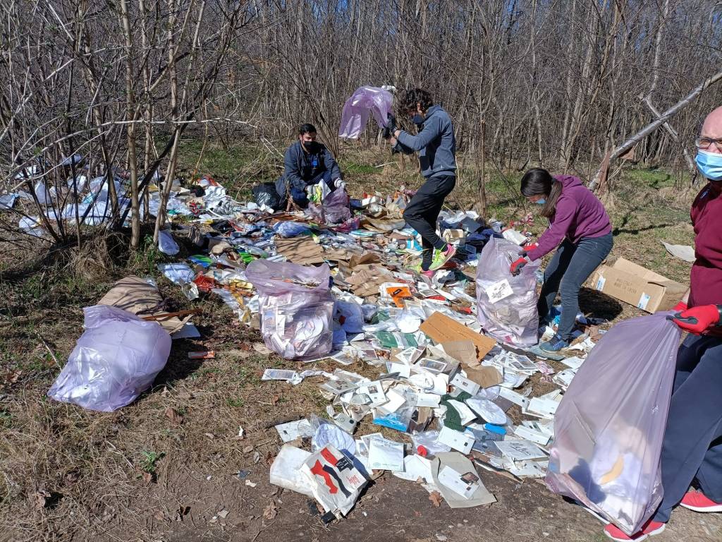 pulizia discarica abusiva boschi fagnano olona