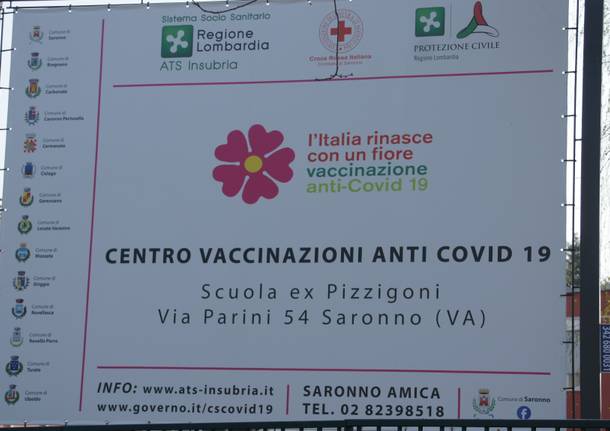 Saronno, hub vaccinale ex scuola Pizzigoni