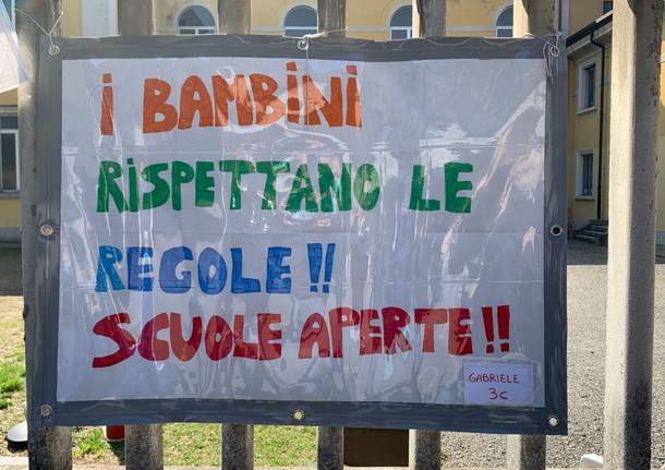 Scuola protesta Crenna Gallarate 