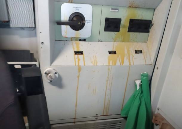 treni vandalizzati