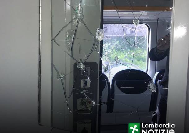 treni vandalizzati