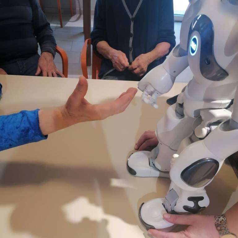 Un robot come amico: "La Meridiana" presenta NAO, un progetto di robotica per l'assistenza