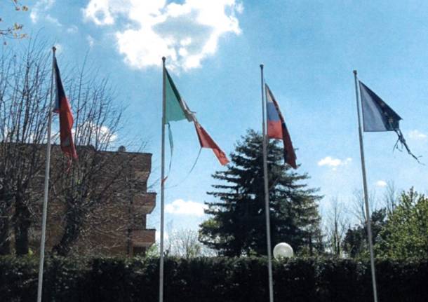 bandiere monumento caduti cecoslovacchi solbiate olona