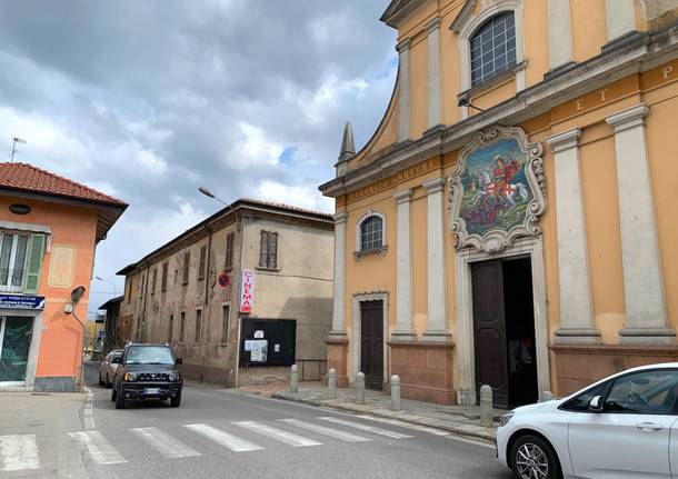 Bisuschio: piazza della chiesa