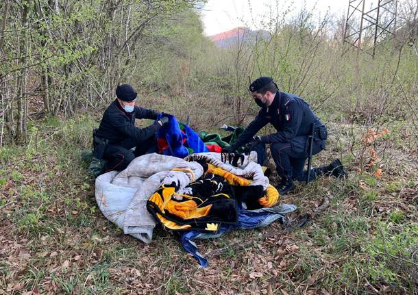 Distrutta una postazione di spaccio nei boschi della valganna