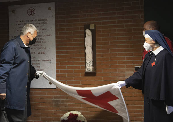 La statua della Madonna donata alla Croce Rossa di Varese