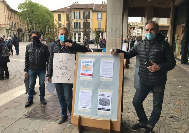 "Chiediamo che la salute non sia una merce". A Saronno la manifestazione de La Società della Cura