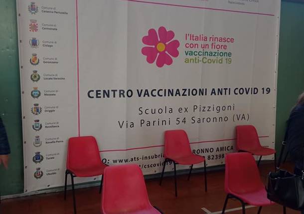 Dentro l’hub vaccinale di Saronno