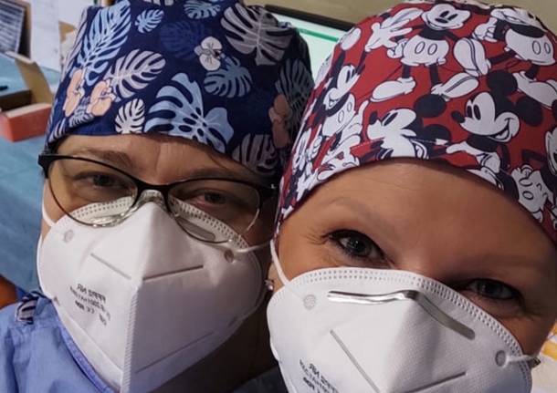 Gli infermieri dell'ospedale di Saronno al centro vaccinale: "Vogliamo aiutare a tornare a vivere"