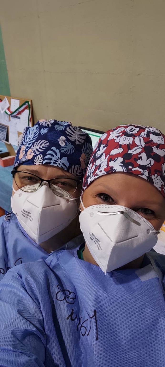 Gli infermieri dell'ospedale di Saronno al centro vaccinale: "Vogliamo aiutare a tornare a vivere"