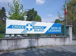 Gruppo Ceriani dona un nuovo striscione alla Croce Bianca