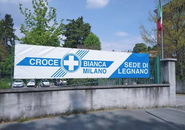 Gruppo Ceriani dona un nuovo striscione alla Croce Bianca