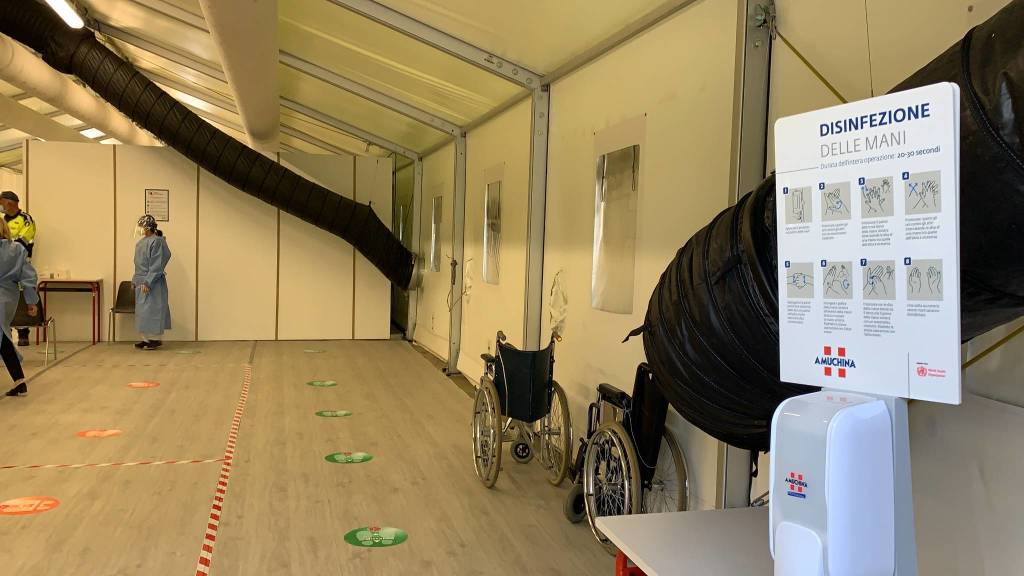 Il centro vaccinale di Schiranna