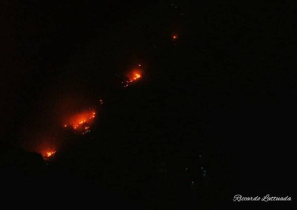 Incendio in Val Cannobina visto da Luino