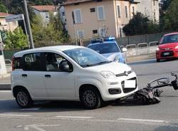 incidente auto bici viale europa varese