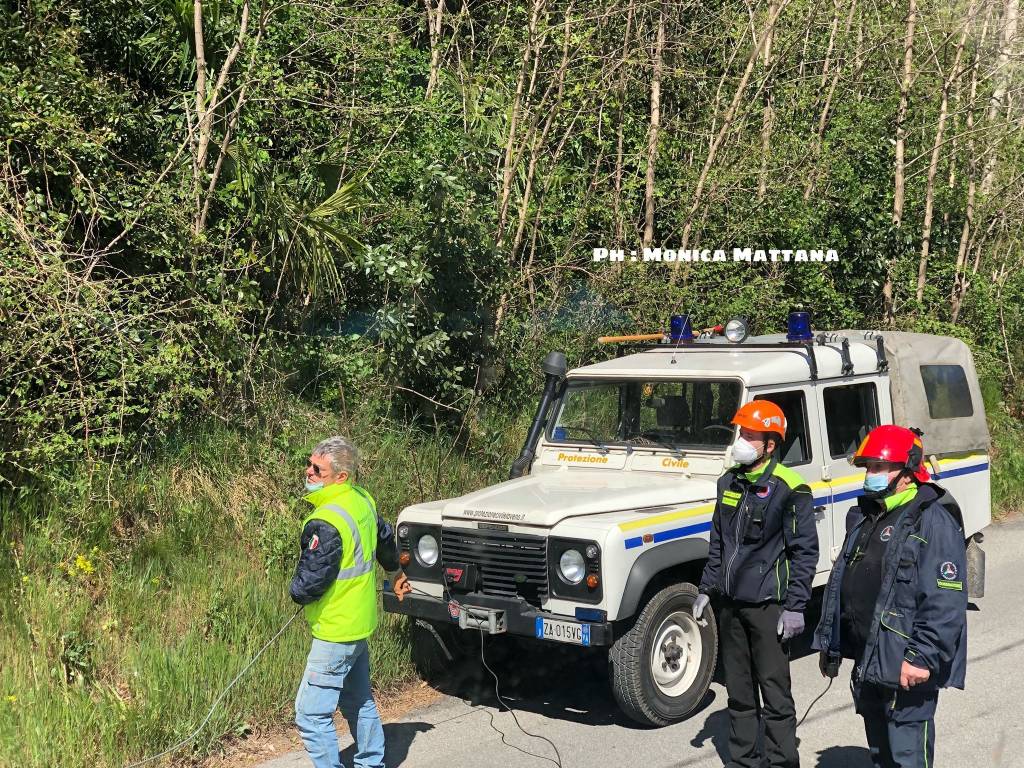 Interviene la Protezione Civile a Laveno Mombello, 